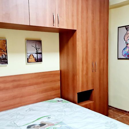 2V1 - 21 Dhjetori Am Apartment ติรานา ภายนอก รูปภาพ
