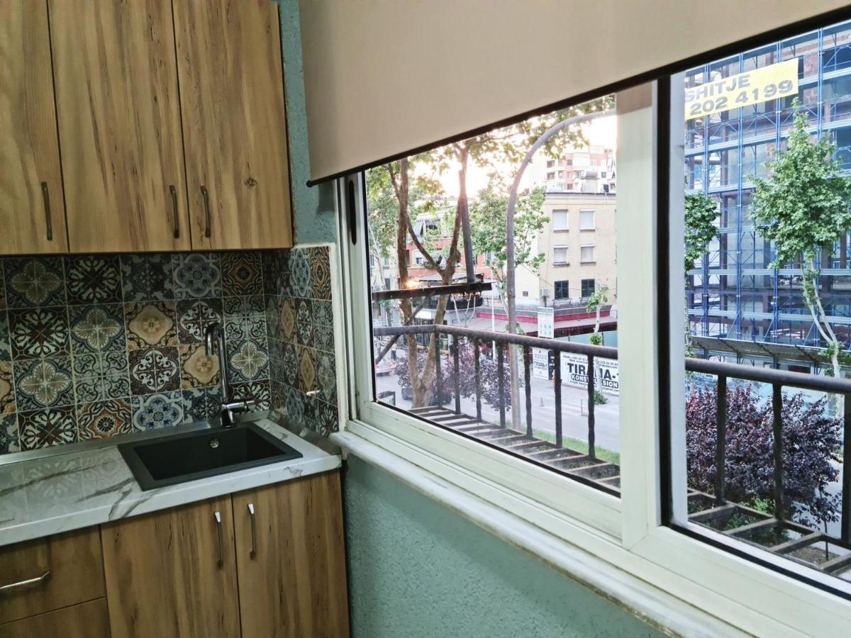 2V1 - 21 Dhjetori Am Apartment ติรานา ภายนอก รูปภาพ