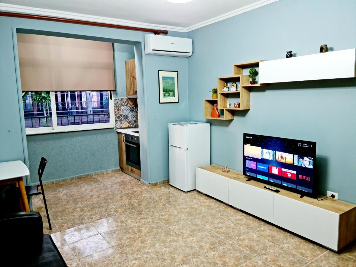 2V1 - 21 Dhjetori Am Apartment ติรานา ภายนอก รูปภาพ