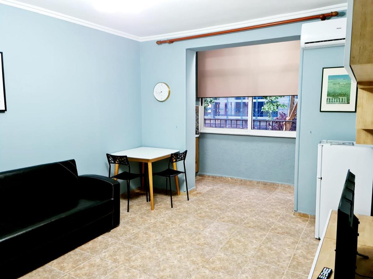 2V1 - 21 Dhjetori Am Apartment ติรานา ภายนอก รูปภาพ