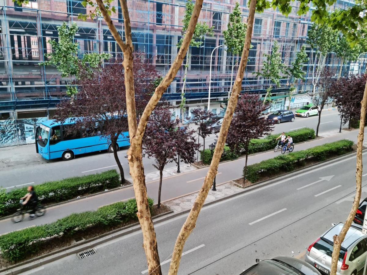2V1 - 21 Dhjetori Am Apartment ติรานา ภายนอก รูปภาพ