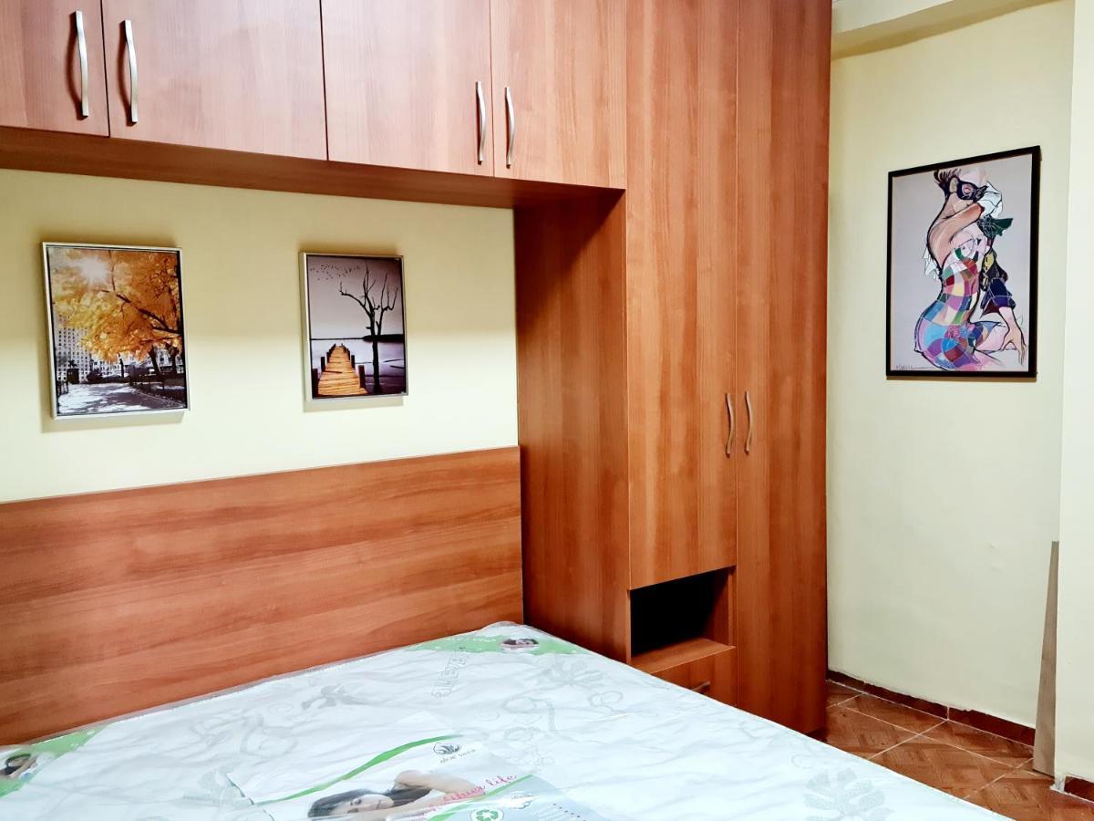 2V1 - 21 Dhjetori Am Apartment ติรานา ภายนอก รูปภาพ