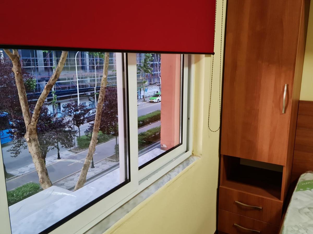 2V1 - 21 Dhjetori Am Apartment ติรานา ภายนอก รูปภาพ